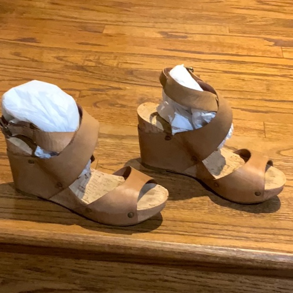 Lucky Brand Tan Wedge Sandals
